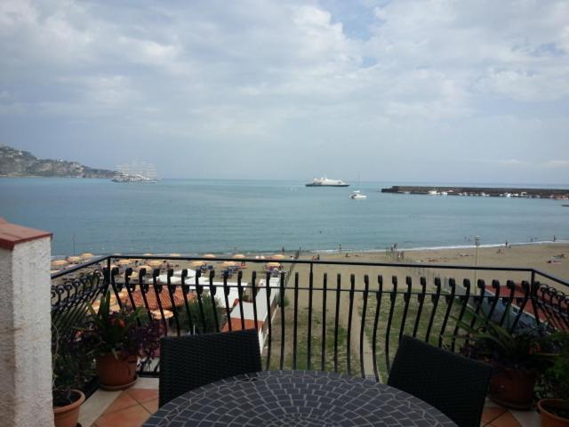 Apartments Mikros Giardini Naxos Bagian luar foto