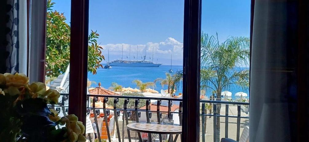 Apartments Mikros Giardini Naxos Bagian luar foto
