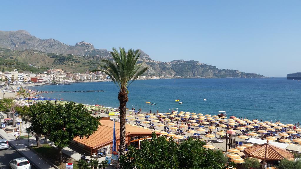 Apartments Mikros Giardini Naxos Bagian luar foto