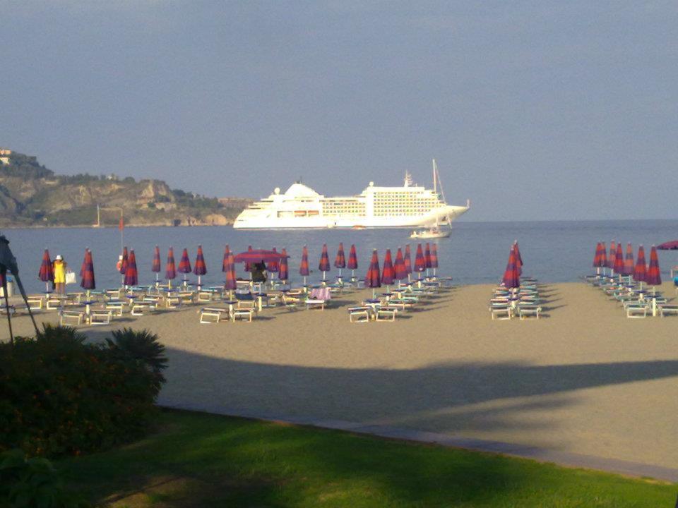Apartments Mikros Giardini Naxos Ruang foto