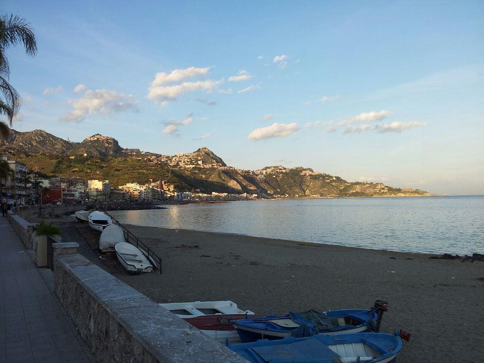 Apartments Mikros Giardini Naxos Ruang foto